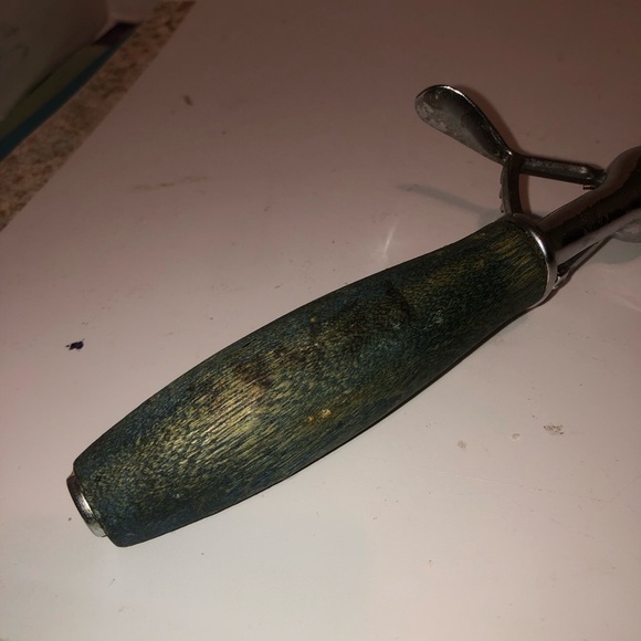 Metal Ice Cream Scoop with wood green handle- perfect for ice cream and rice - Picture 6 of 8